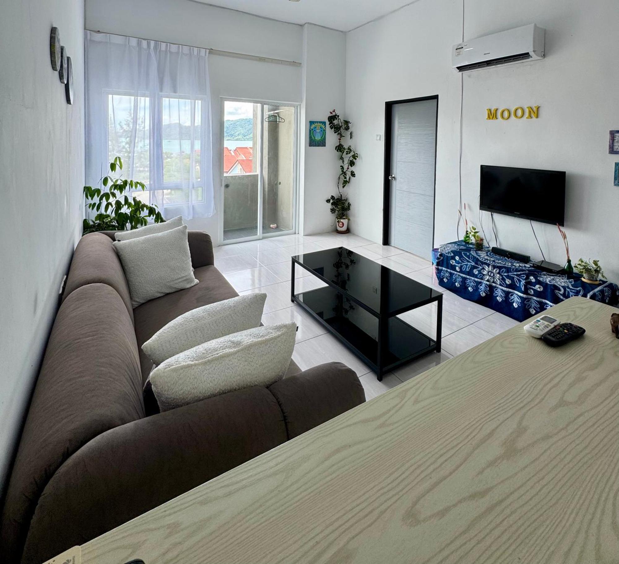 Full Moon Apartment Kuah Exterior photo